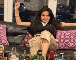 Kamya Panjabi consuming alcohol